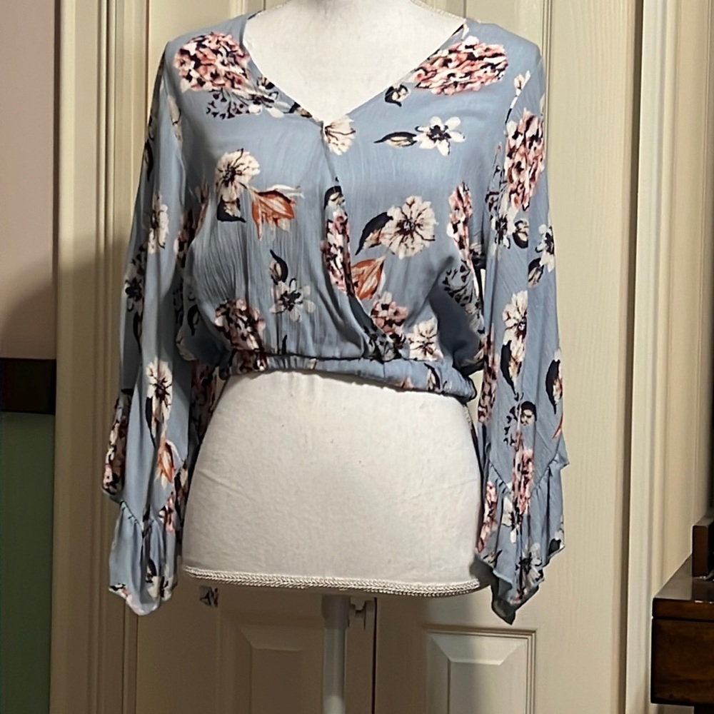 NWT Half shirt with bell sleeves (retro crop top)